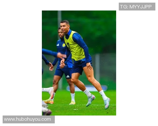 C罗足球明星亲授技巧让你轻松掌握踢足球的秘诀与训练方法 C罗足球明星亲授技巧让你轻松掌握踢足球的秘诀与训练方法